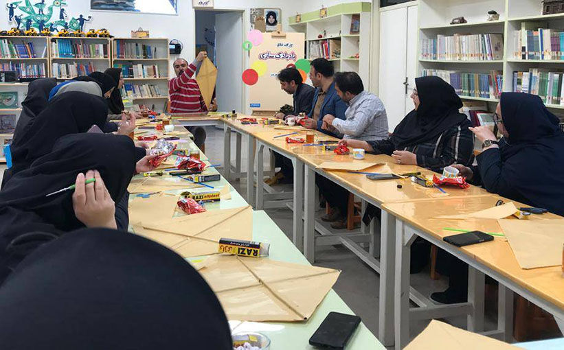 برگزاری کارگاه آموزشی «ساخت بادبادک‌های کاغذی» در آستانه هفته ملی کودک در اردبیل