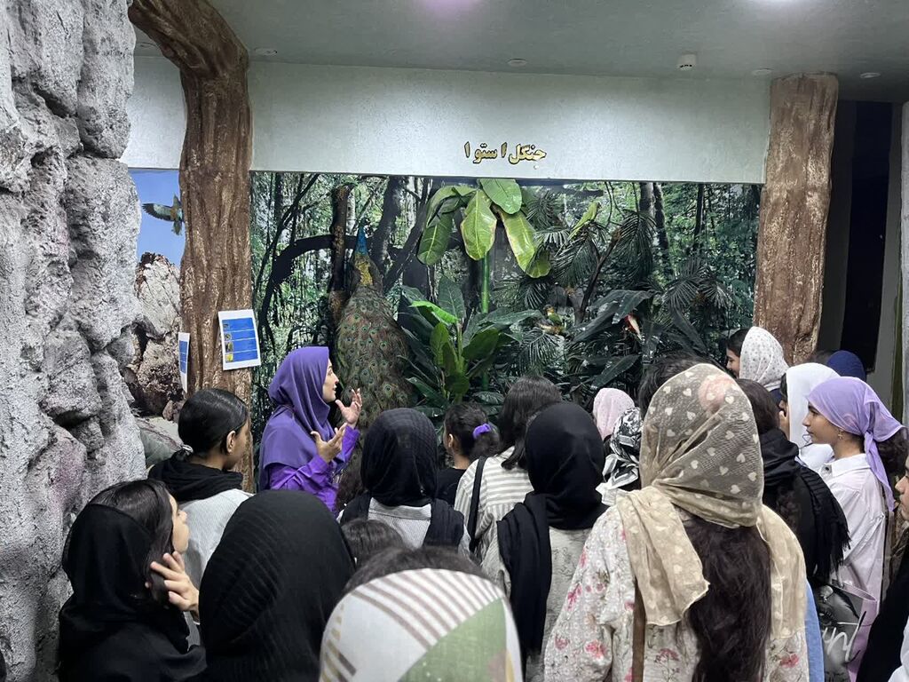 بازدید دختران شرکت خدمات دریایی و بندری سینا از مجتمع آفرینش(مرکز تخصصی علوم)