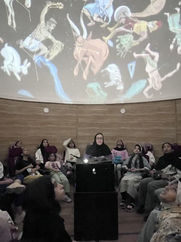 بازدید دختران شرکت خدمات دریایی و بندری سینا از مجتمع آفرینش(مرکز تخصصی علوم)