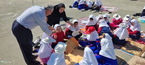 شادی کودکانه با شعار «بادبادک‌ها به ابرها تکیه داده»