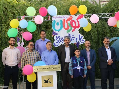 آغاز هفته ملی کودک با اعزام همزمان هشت گروه کتابخانه سیار به مدارس حاشیه‌نشین شهر شیراز