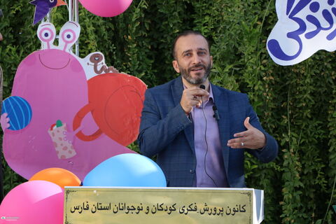 آغاز هفته ملی کودک با اعزام همزمان هشت گروه کتابخانه سیار به مدارس حاشیه‌نشین شهر شیراز