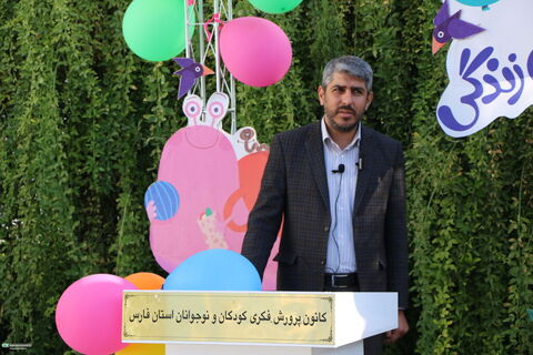 آغاز هفته ملی کودک با اعزام همزمان هشت گروه کتابخانه سیار به مدارس حاشیه‌نشین شهر شیراز