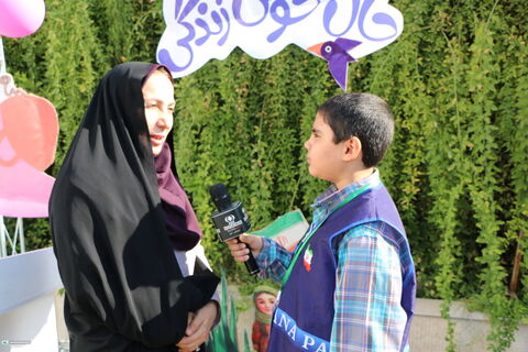 آغاز هفته ملی کودک با اعزام همزمان هشت گروه کتابخانه سیار به مدارس حاشیه‌نشین شهر شیراز