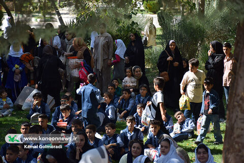 شادی کودکان ونوجوانان بروجرد لرستان با حضور تماشاخانه سیار