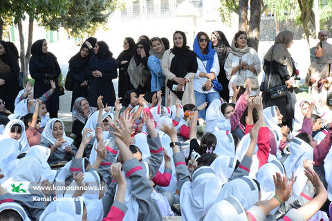 شادی کودکان ونوجوانان بروجرد لرستان با حضور تماشاخانه سیار