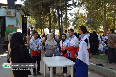 شادی کودکان ونوجوانان بروجرد لرستان با حضور تماشاخانه سیار