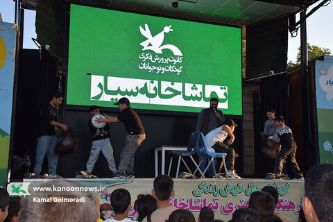 بچه های اشترینان لرستان و تماشاخانه سیار کانون پرورش فکری
