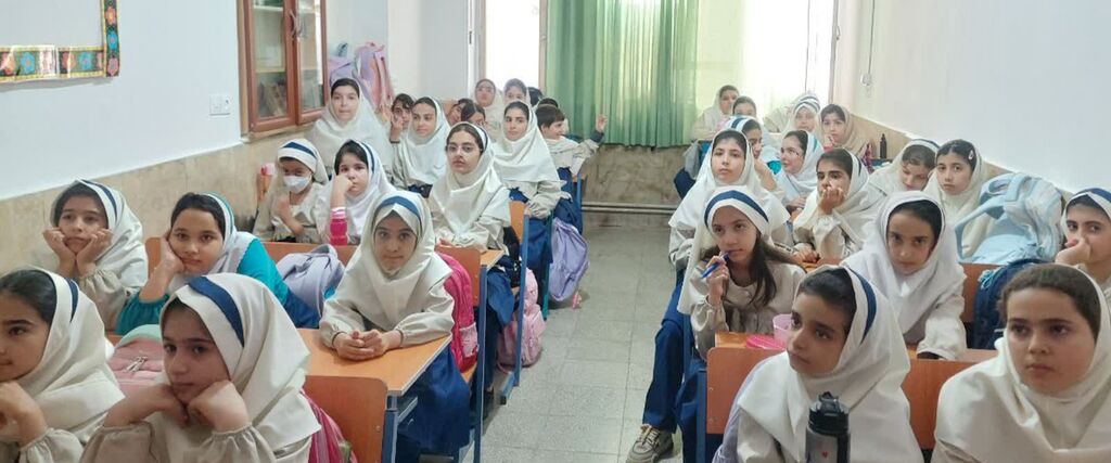 مربیان مرکز شماره ۴ کانون کرمانشاه دانشآموزان را به دنیای کهکشانها بردند