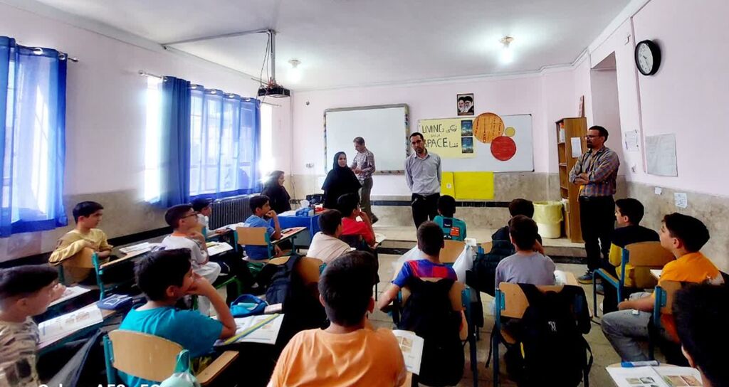 مربیان مرکز شماره ۴ کانون کرمانشاه دانشآموزان را به دنیای کهکشانها بردند