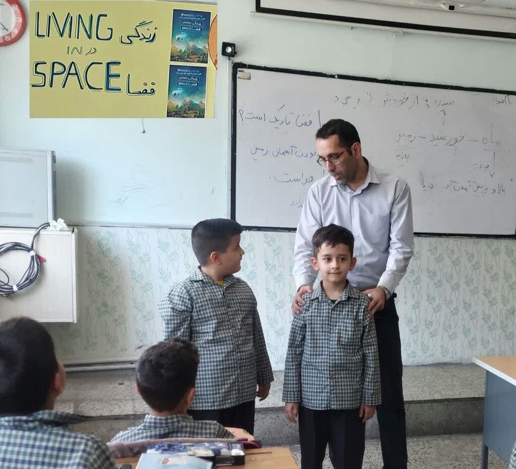 مربیان مرکز شماره ۴ کانون کرمانشاه دانشآموزان را به دنیای کهکشانها بردند