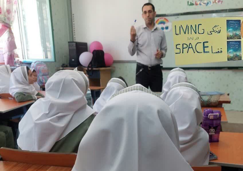 مربیان مرکز شماره ۴ کانون کرمانشاه دانشآموزان را به دنیای کهکشانها بردند