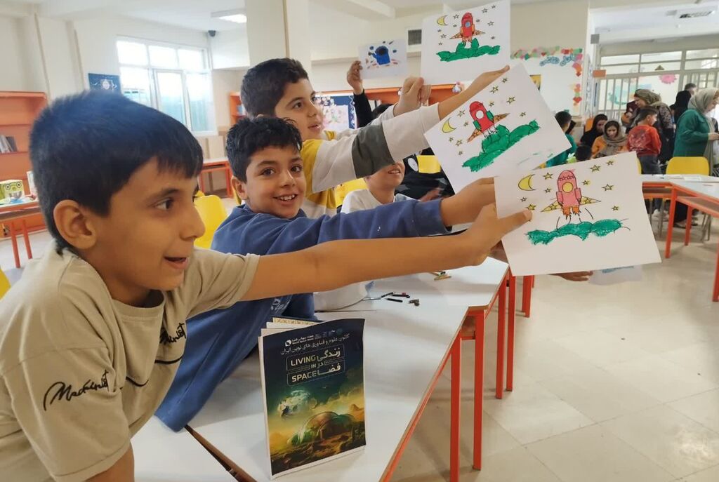 کارگاه هفته جهانی فضا در مرکز شماره ۱۳ کرمانشاه با حضور اعضا و والدین