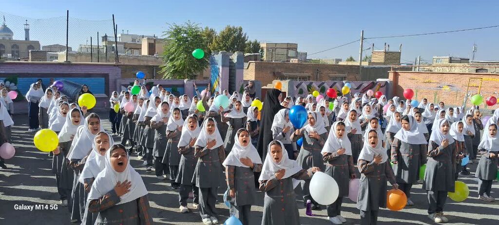 زنگ مهر در استقبال از هفته ملی کودک؛ در کنگاور نواخته شد