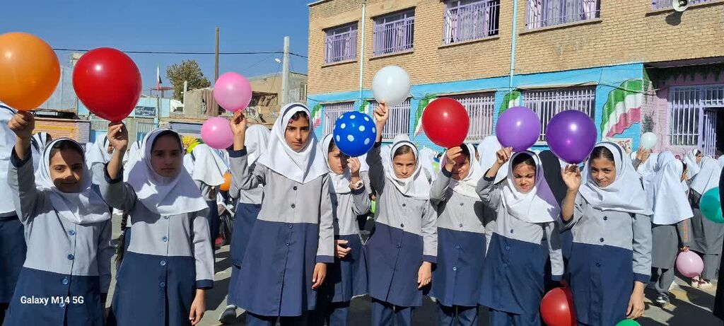 زنگ مهر در استقبال از هفته ملی کودک؛ در کنگاور نواخته شد