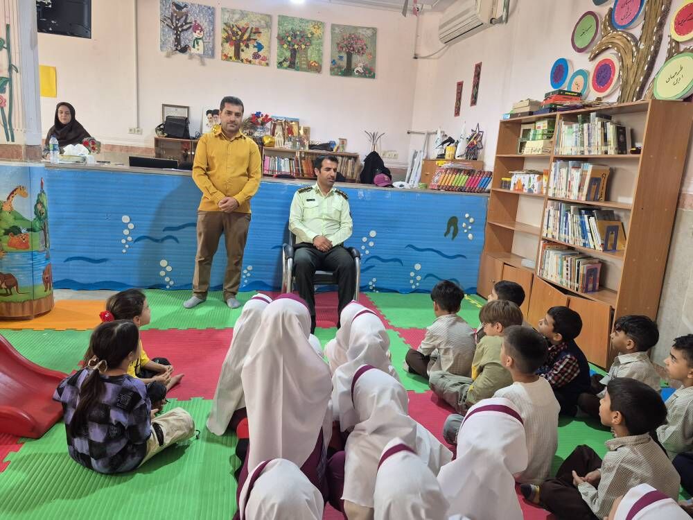 برنامههای هفته ناجا در مراکز فرهنگی هنری لنده و یاسوج با شعار «پلیس مهربان، امنیت با پلیس» برگزار شد