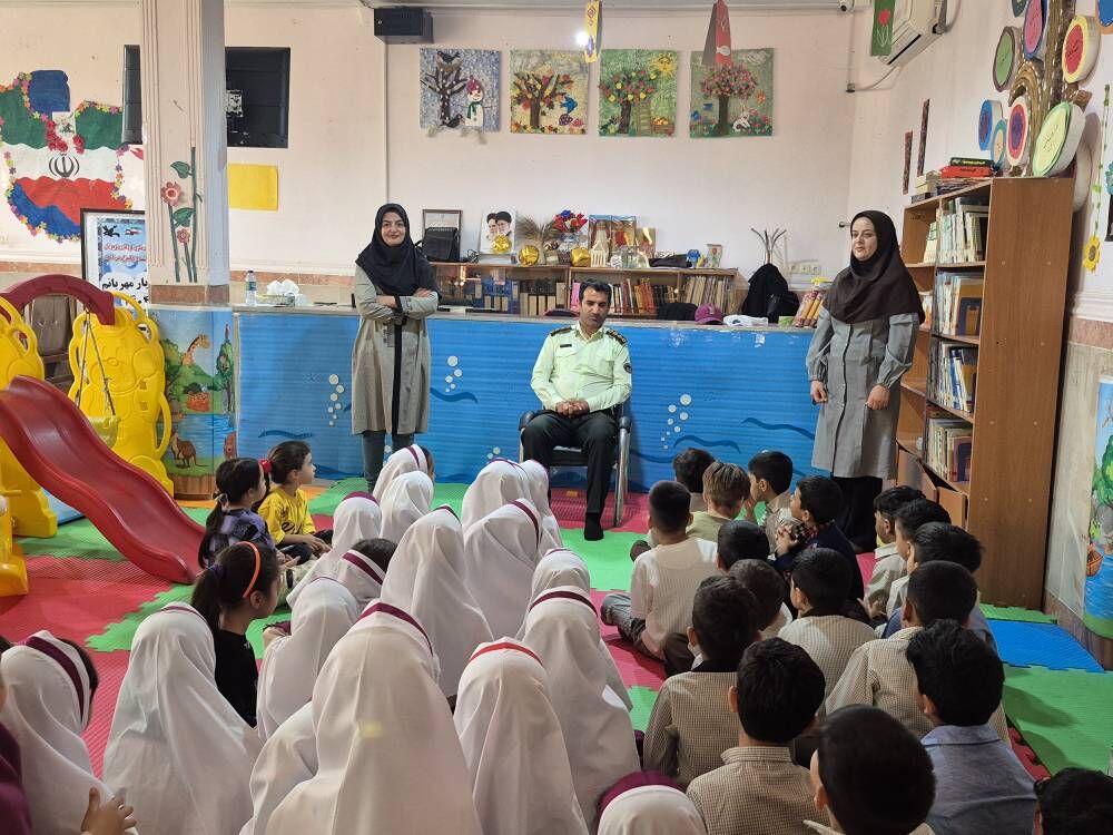 برنامههای هفته ناجا در مراکز فرهنگی هنری لنده و یاسوج با شعار «پلیس مهربان، امنیت با پلیس» برگزار شد