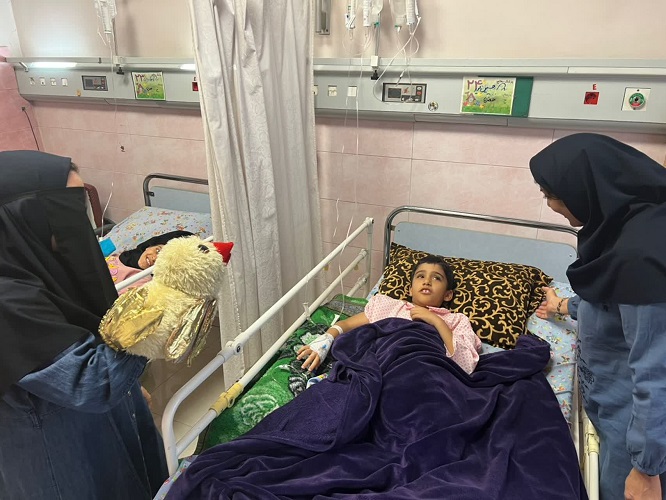 روز کودک و قصه همزمان با روز جهانی کودک در بیمارستان کودکان امام حسین(ع) اصفهان