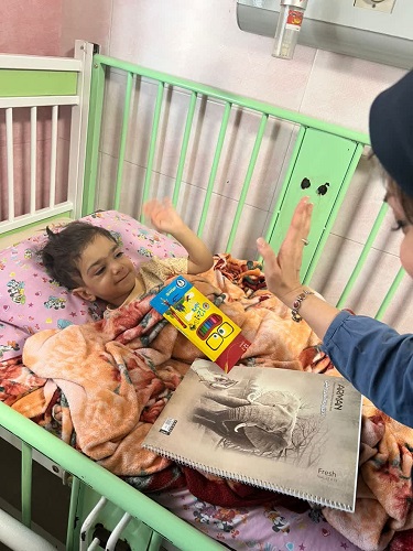 روز کودک و قصه همزمان با روز جهانی کودک در بیمارستان کودکان امام حسین(ع) اصفهان