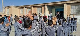جشن هفته ملی کودک با شور و نشاط بازی‌های محلی در روستای قارلق کنگاور