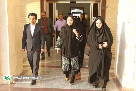 ورود حمیده پازوکی مادر شهیدان کودک