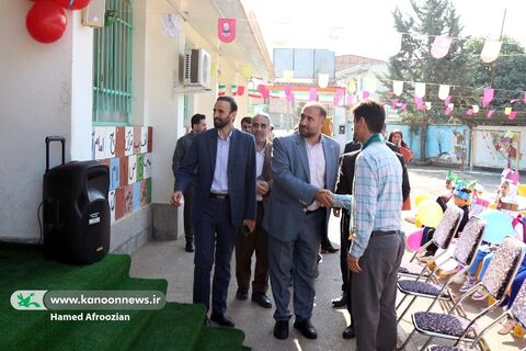نواختن زنگ کودکی در دبستان شهید وردیان روستای اسبوکلای ساری