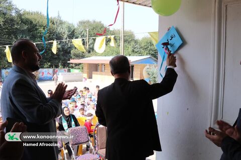 نواختن زنگ کودکی در دبستان شهید وردیان روستای اسبوکلای ساری