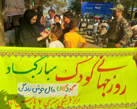 شادی دو جشن در قره‌قباق پارس‌آباد؛ برداشت پنبه و هفته ملی کودک