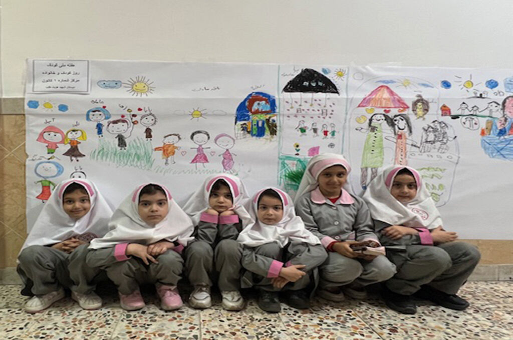 کارگاه نقاشیِ امنیت، با دستان کودک و نگاه مادر