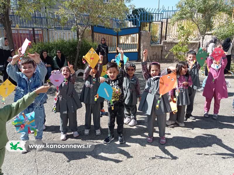 دهگلان در رنگ و لبخند کودکی