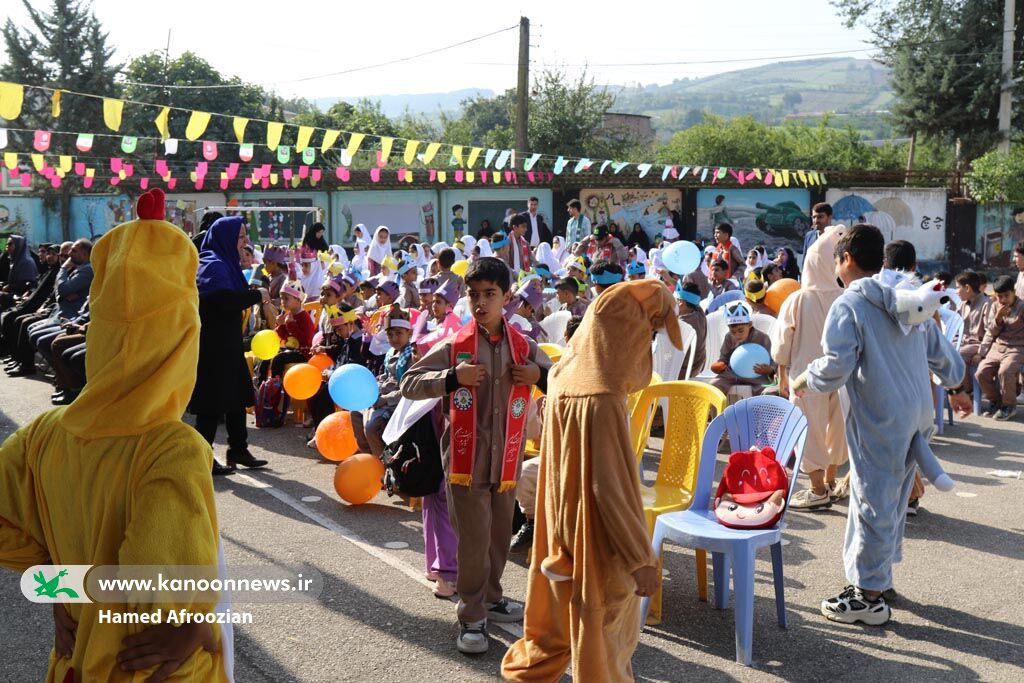 زنگ کودکی در دبستان شهید وردیان روستای اسبوکلای ساری نواخته شد
