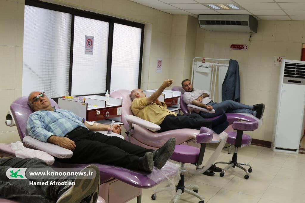 کارکنان کانون پرورش فکری مازندران با اهدای خون، روز جهانی کودک را گرامی داشتند