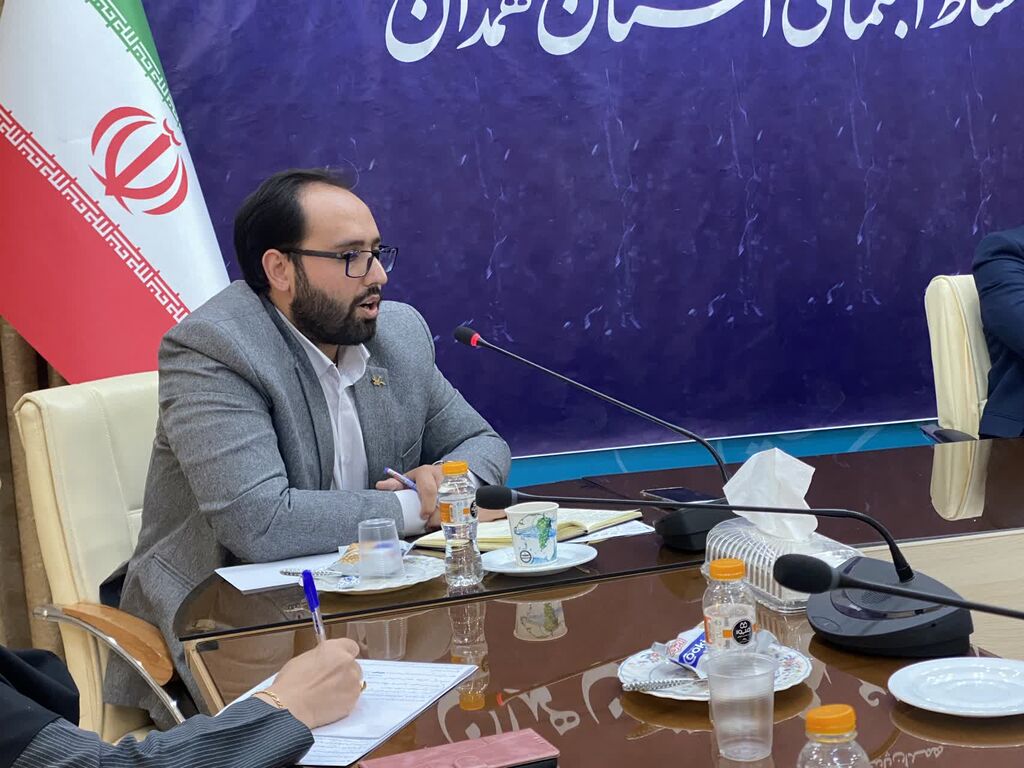 رونمایی از پوستر هفته ملی کودک در استانداری همدان