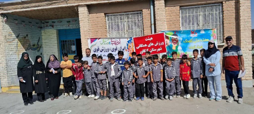 جشن هفته ملی کودک با شور و نشاط بازی‌های محلی در روستای قارلق کنگاور