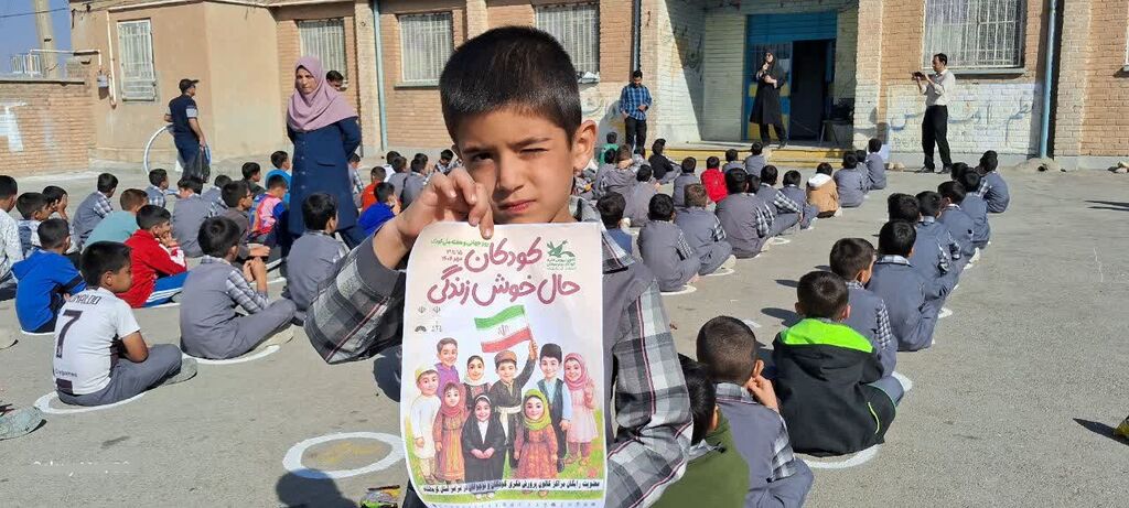 جشن هفته ملی کودک با شور و نشاط بازی‌های محلی در روستای قارلق کنگاور