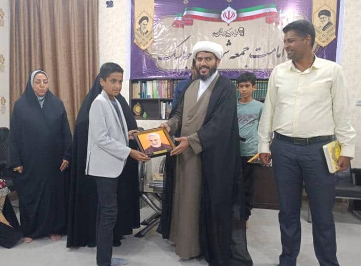 دیدارکودکان جاسک به همراه مسئول مرکز جاسک و اعضای شورای والدین با امام جمعه شهرستان