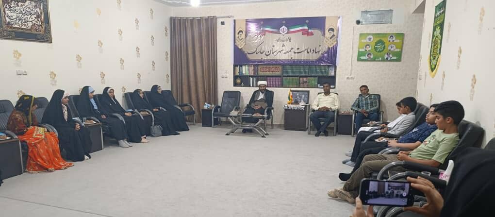 دیدارکودکان جاسک به همراه مسئول مرکز جاسک و اعضای شورای والدین با امام جمعه شهرستان