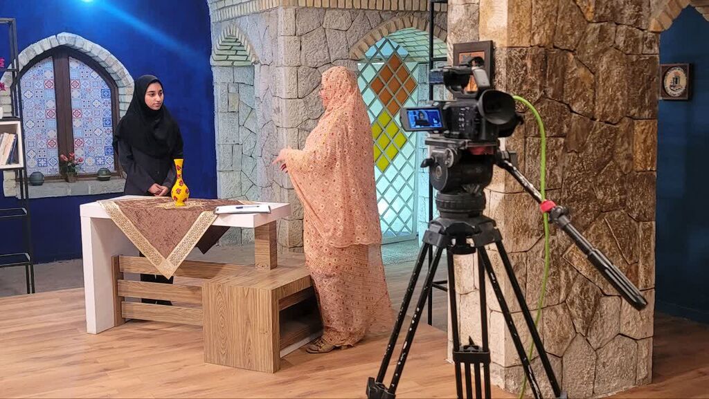 حضور کارشناس مسئول فرهنگی هنری و ادبی و عضو برگزیده کانون هرمزگان در برنامه" سر پناه"