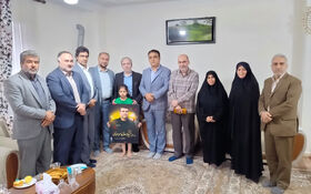 تجلیل از خانواده شهید مدافع وطن در سومین روز هفته ملی کودک مازندران