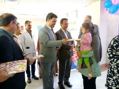 عیادت از کودکان بیمار کاشمر همزمان با هفته ملی کودک با کودکان