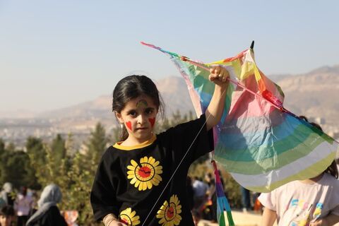 جشن پرواز بادبادک‌ها و برنامه های متنوع  با حضور کودکان و خانواده‌های ایلامی به روایت تصویر