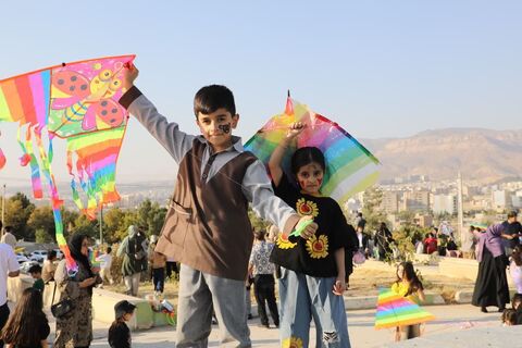 جشن پرواز بادبادک‌ها و برنامه های متنوع  با حضور کودکان و خانواده‌های ایلامی به روایت تصویر