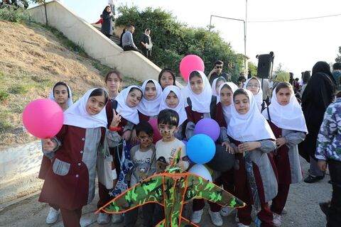 جشن پرواز بادبادک‌ها و برنامه های متنوع  با حضور کودکان و خانواده‌های ایلامی به روایت تصویر