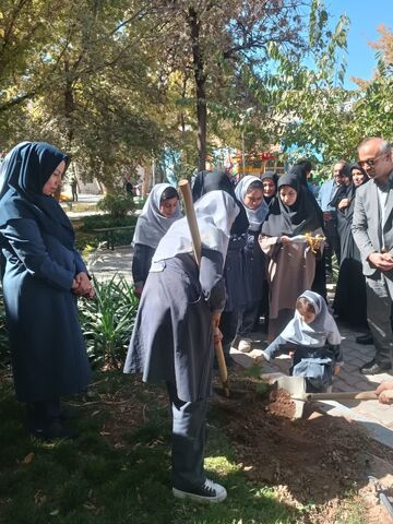 کاشت نهال با یاد «نام‌آوران قوچان» همزمان با هفته ملی کودک