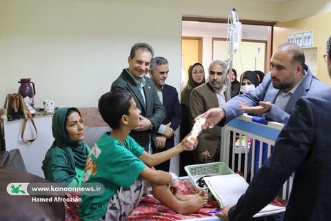 عیادت از کودکان بیمار در سومین روز هفته ملی کودک