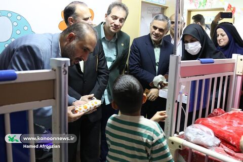 عیادت از کودکان بیمار در سومین روز هفته ملی کودک