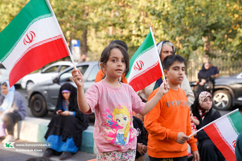 جنگ شادی و شادپیمایی عروسک‌های بلند قامت