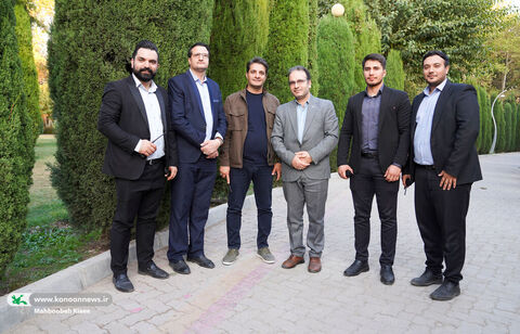 جنگ شادی و شادپیمایی عروسک‌های بلند قامت