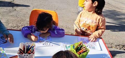 شادی کودکی در هوای پاییزی سنندج