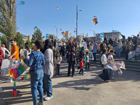 پرواز امید و شادی بر فراز شورابیل؛ جشنواره بادبادک‌ها به روایت تصویر